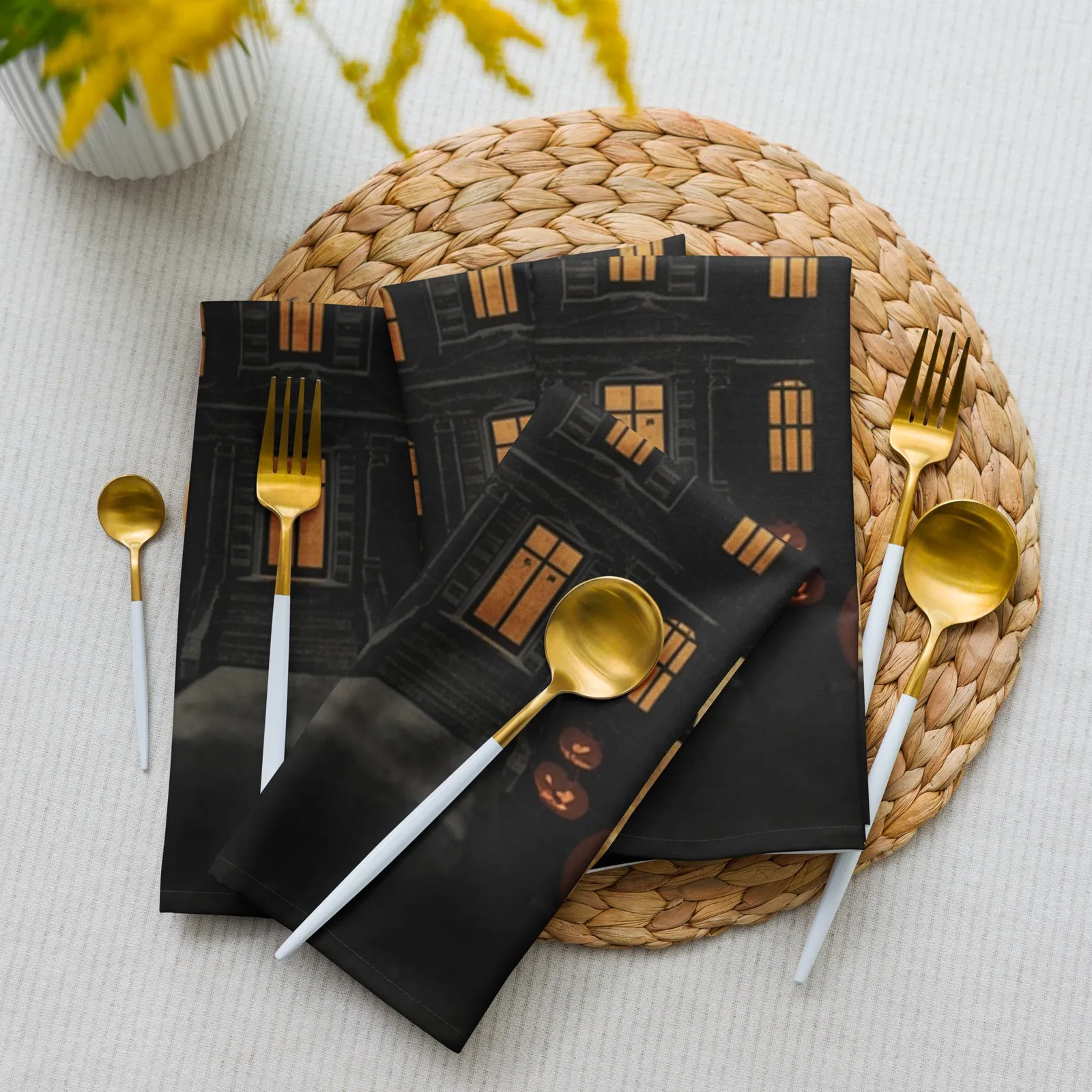 Haunted House Halloween Cloth Napkin Set of 4: Spooky Table Decor, photo 10